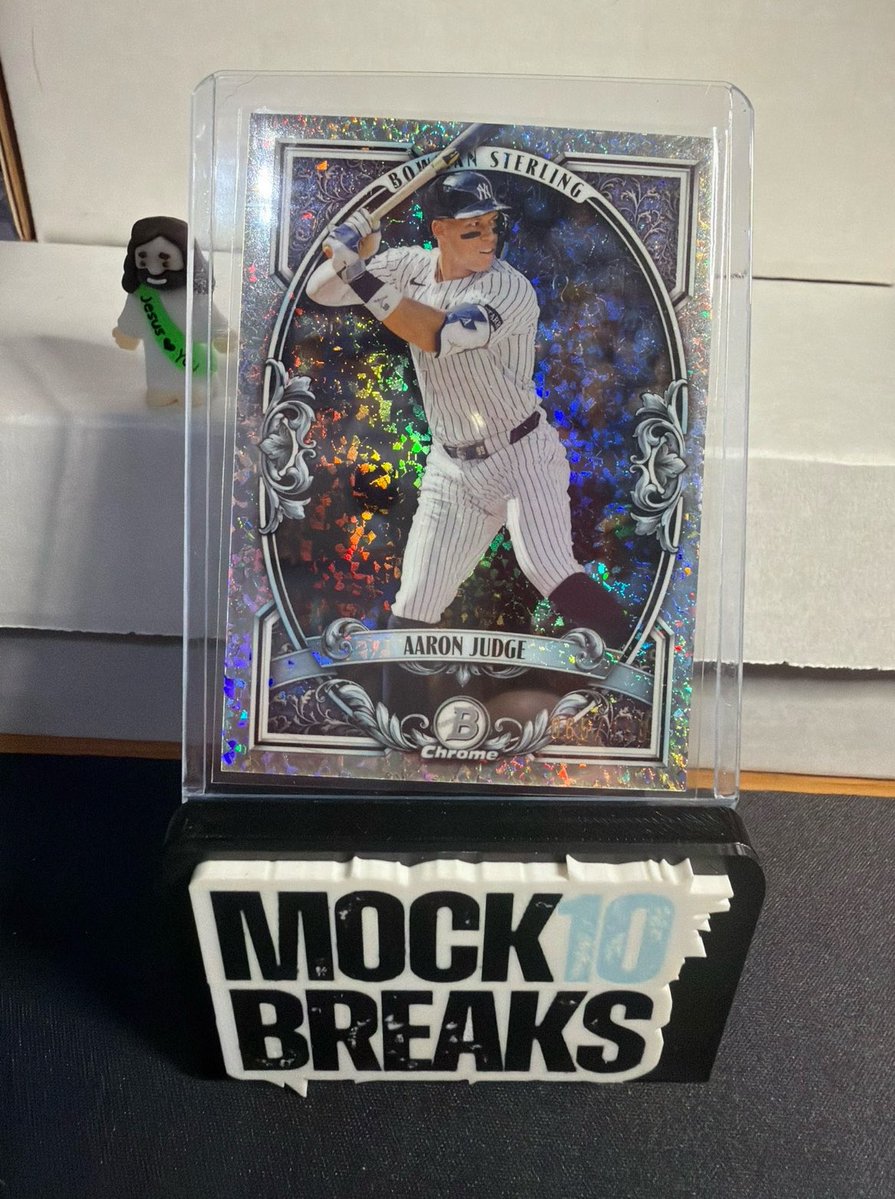 themightyelf159's tweet photo. HEY EVERYONE, @Mock10Breaks just had an INCREDIBLE BREAK!! here are some of the HITS that were pulled for team I bought, LET ME KNOW IF YOUR INTERESTED IN ANY!! ( more in the comments!! ) 
#TheHobby https://t.co/YuLdXgFEKl