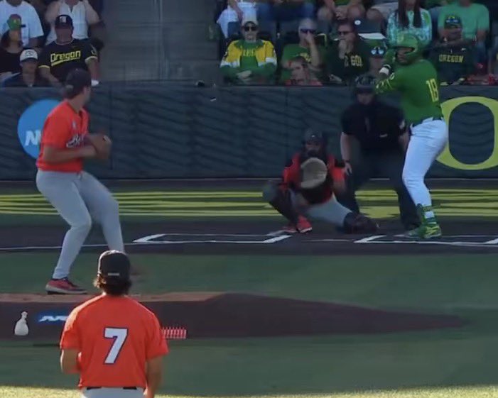 BaseballQuotes1's tweet photo. Just a fantastic uniform matchup between Oregon and Oregon St. https://t.co/5t6IlsQl5z