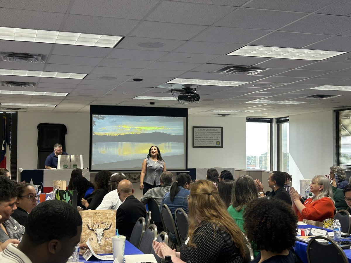 MontserratforTX's tweet photo. Thank you @RepMorales145 @GeneforTexas  & @TexasHDCC  for your powerful words, loved the survival kit! Completely agree. 
I blocked walked close to 4,000 homes, made daily 4 hour fundraising calls, lost 15 pounds along the way and had enriching conversations with #TxHD49 constituents. Their conversations gave me energy and ganas everyday! Also, had the best campaign manager, staff, & volunteers. #JuntosForJusticeUnidosForChange  #OrganizeTheSouth #Discipline