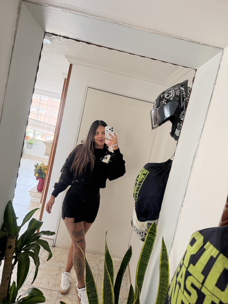 valentona__'s tweet photo. Mi outfit para salir a votar ame🫶🏼 https://t.co/E6e5lgFXGJ