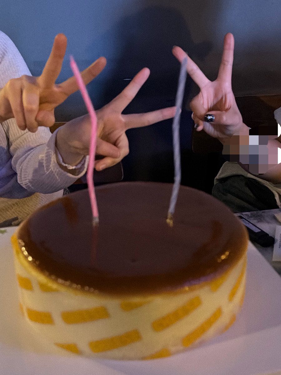 842Soo's tweet photo. 친구들과 생일파티 근데 안주를 더 먹네… https://t.co/1RmgIB7R0H