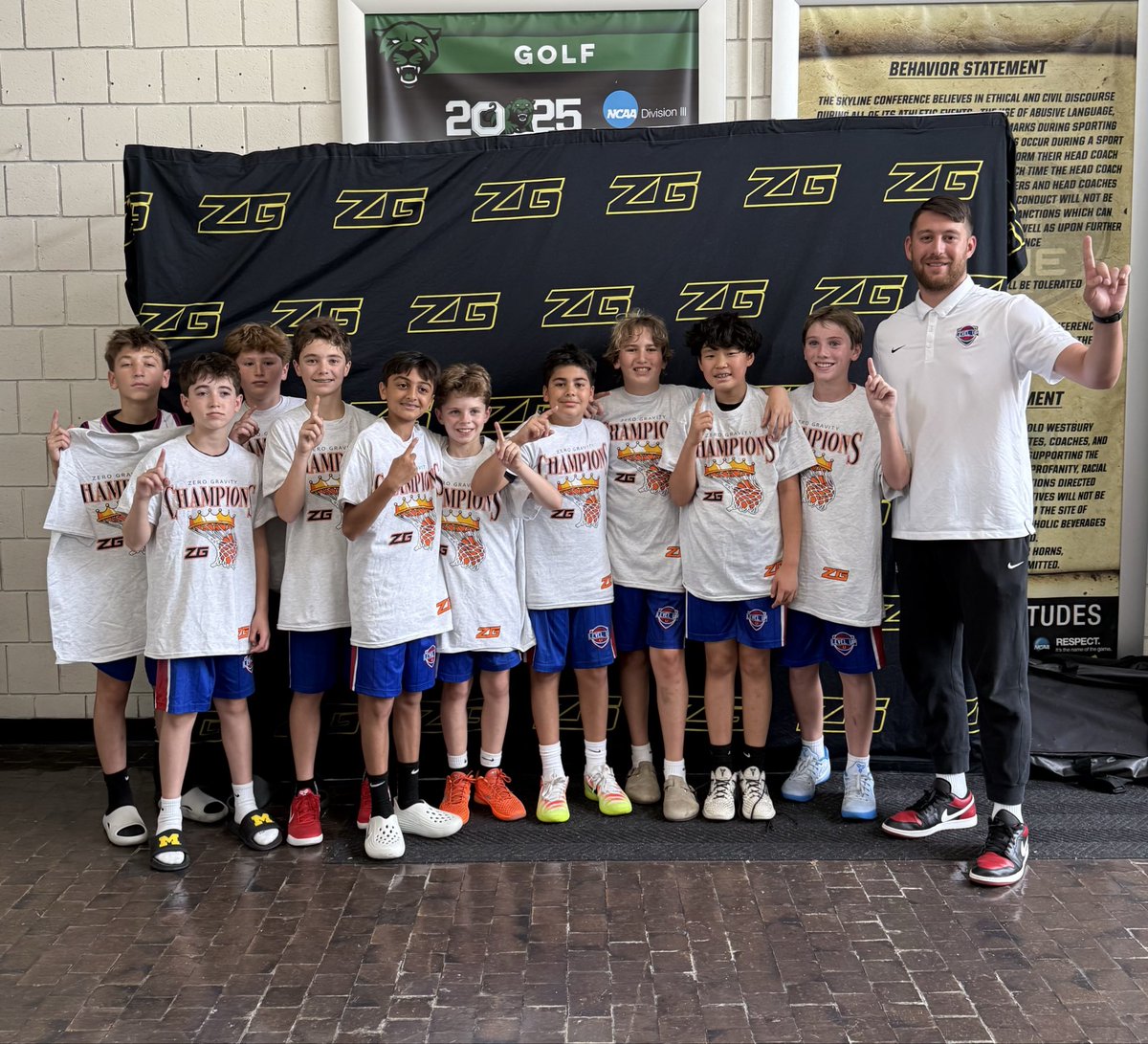 levelup_li's tweet photo. 2 of 2:

Prep Girls Hoops - Northeast Region 
🔵 9th Girls/15U - Jackson 

Zero Gravity - Clash of Champions  
🔴 5th Boys/11U - Weiss 
🔵 5th Boys/11U - Santarelli 
🔴 6th Boys/12U White - Weiss https://t.co/DYxN6FzaWS