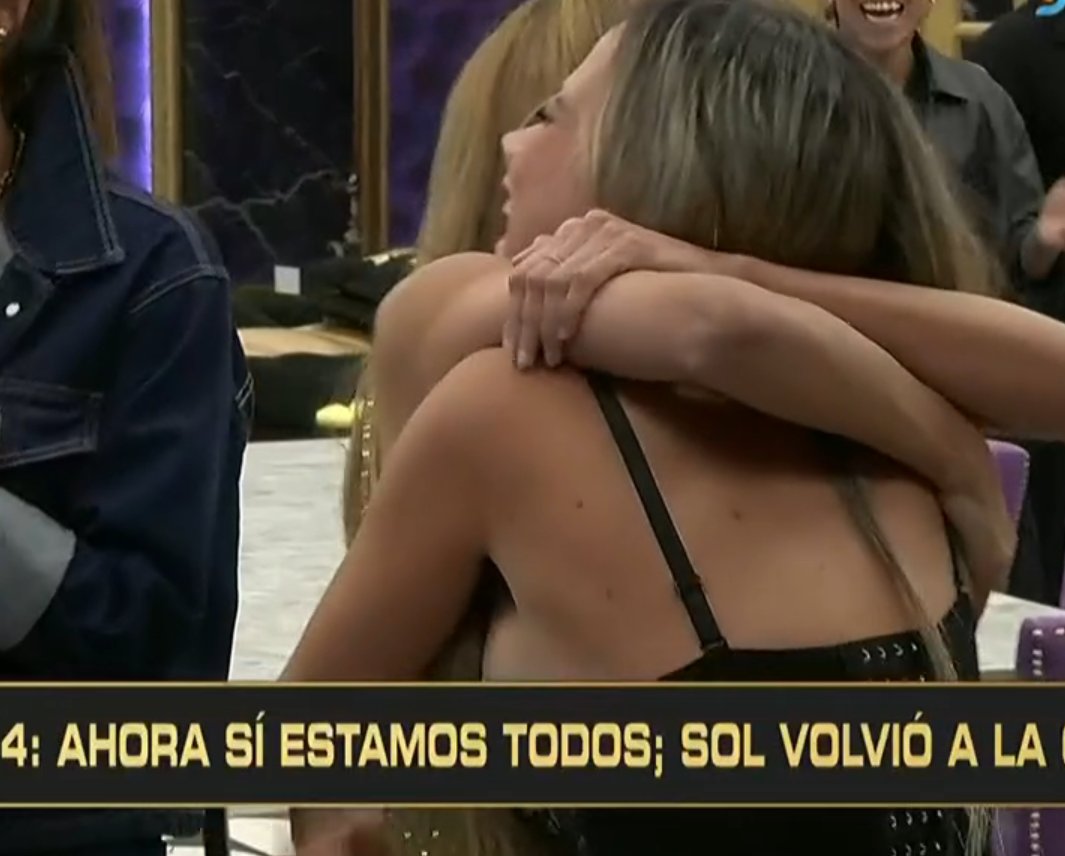 Quilombo24_7's tweet photo. SOL VOLVIO A LA CASA Y HAY REENCUENTRO SOLZIA

#GranHermano https://t.co/4vlL1bz2hR