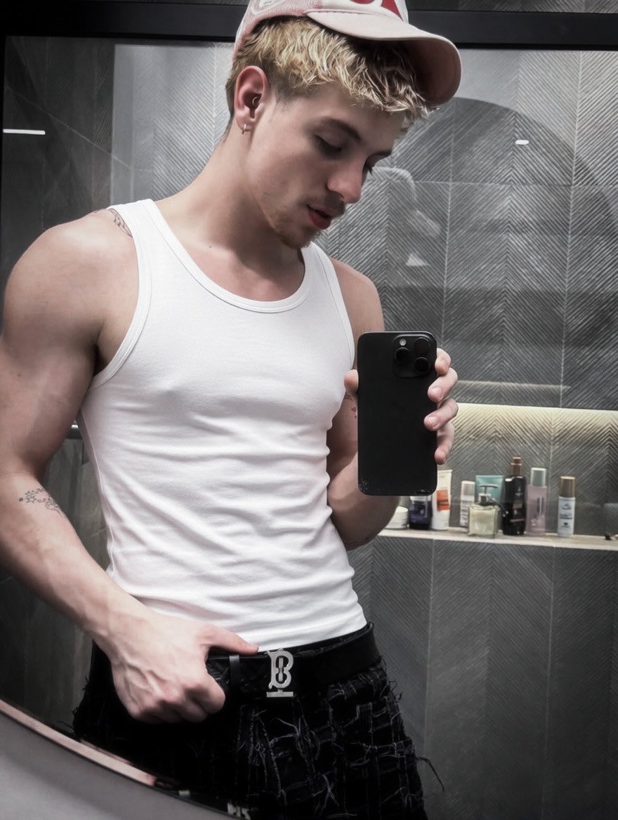 ‍ ‍ ‍ ‍ ‍𝑭𝑳𝑶𝑺𝑺. ‍ tweet media
