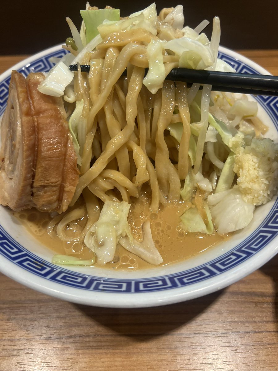 binbinbuta's tweet photo. 本日のご案内♪

昼の部
11:30〜14:30

夜の部
18:00〜21:00

🌟限定
“OCEANまぜそば”

🌟各種丼もの

🌟コッコマン（タマネギ生姜）
コッコポン（おろしポン酢生姜）
どちらもオススメ
お土産チャーシュー
㊙️で端豚詰め合わせ https://t.co/xgzc0s3lIf