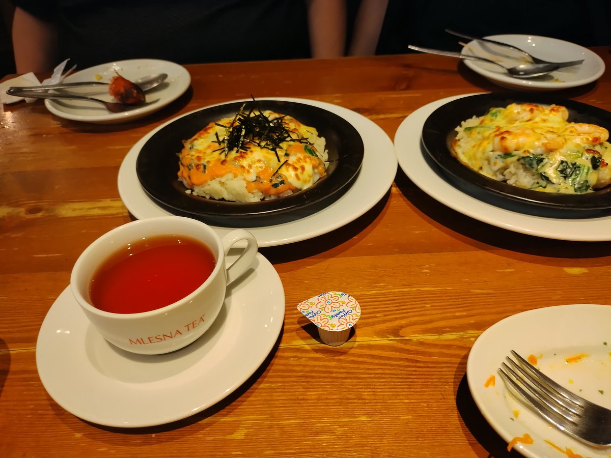 purewingslabel's tweet photo. 皆様、こんにちは😃

台風来ているね🌀

明日から関東影響あるみたいだけれど、明日から都内なのよ😳

電車止まる〜😭

風や雪に弱い路線なのでやばしです💦

昨日は撮影でした📸

撮影内容は後日アップし��す。

撮影後に役員会議。

最近、「痩せたよね？何しているの？」と⬇️ https://t.co/W887fTAXJs