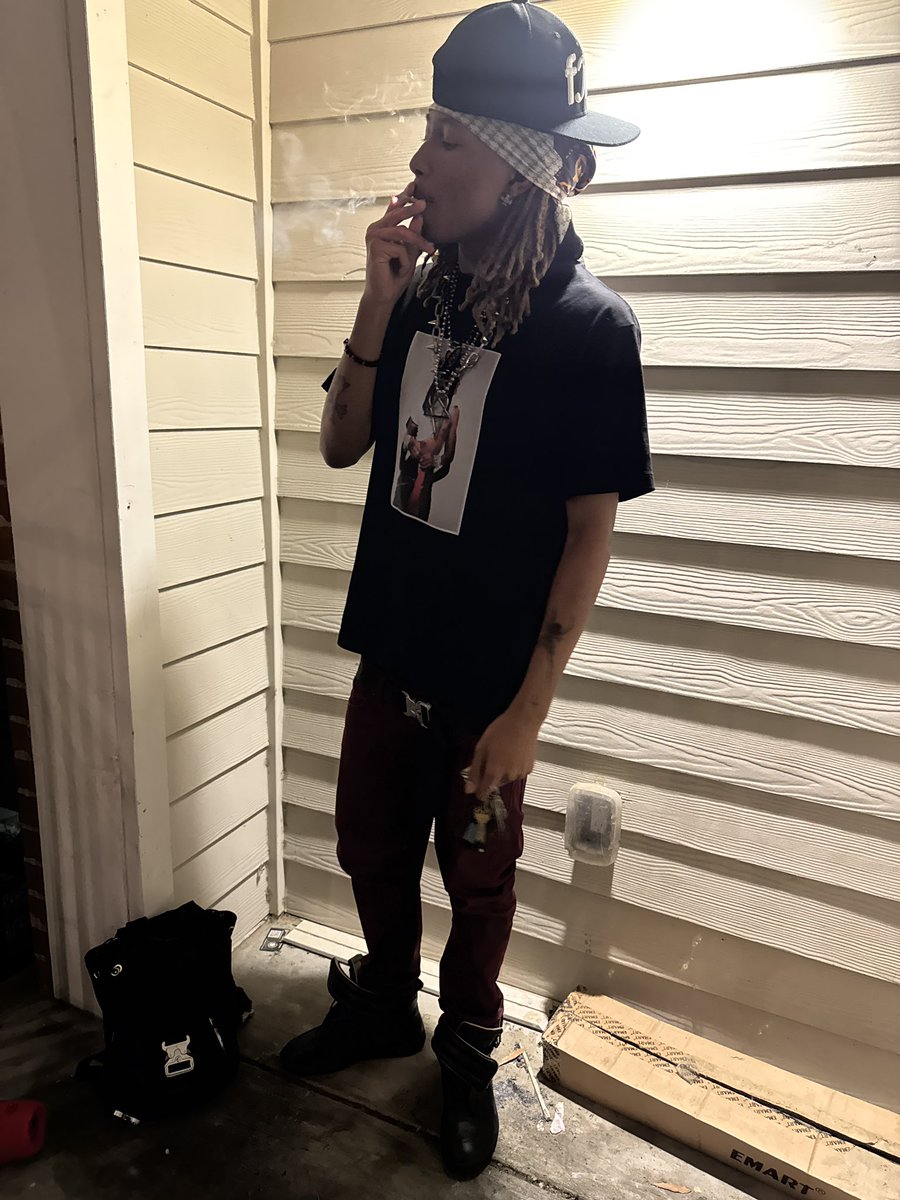 yves tweet media