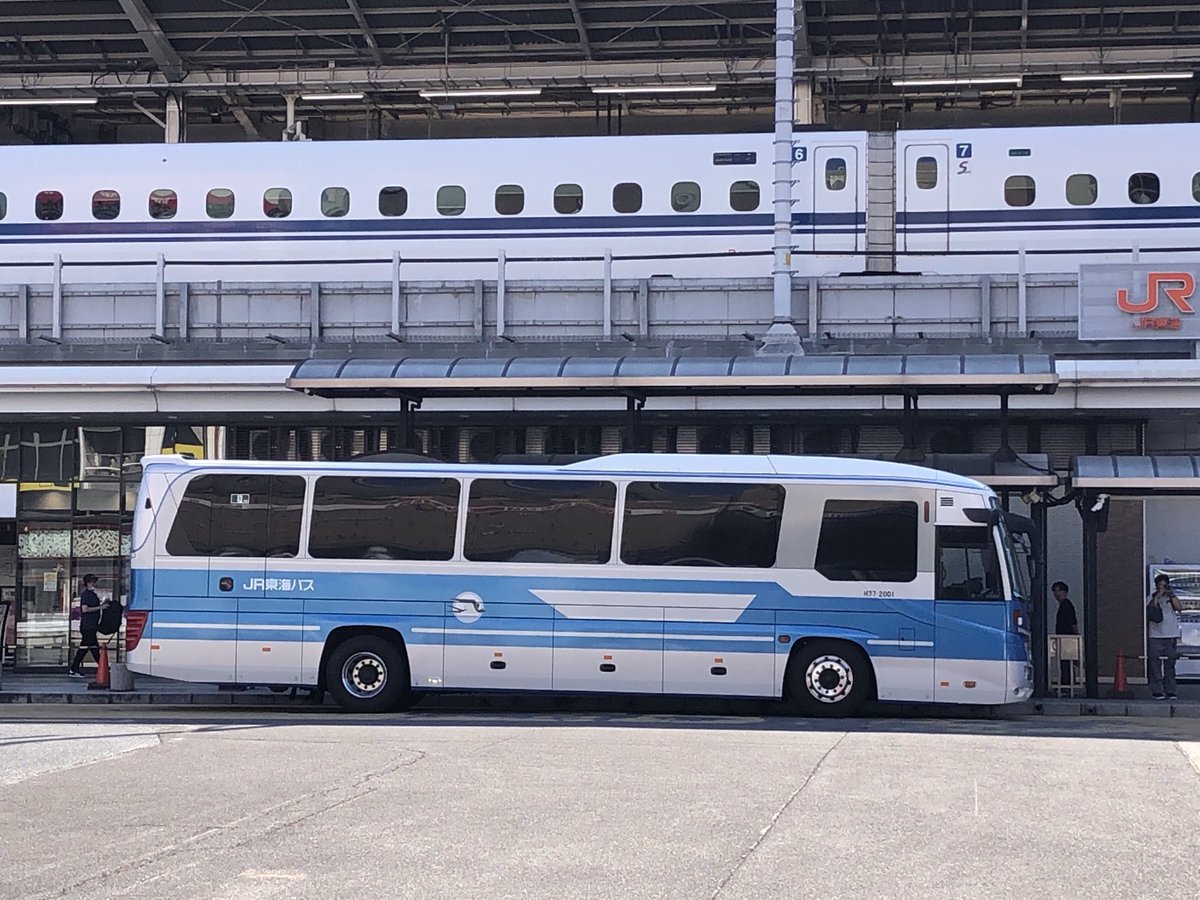 YfXn5dhsBhHg6sd's tweet photo. JR東海バス H77-2001 レトロバス
名古屋駅新幹線口 8:00発、新東名スーパーライナー 東京駅行き
#JR東海バス
#ハイウェイバス
#高速バス
#名古屋駅 https://t.co/3di9SoJBpT