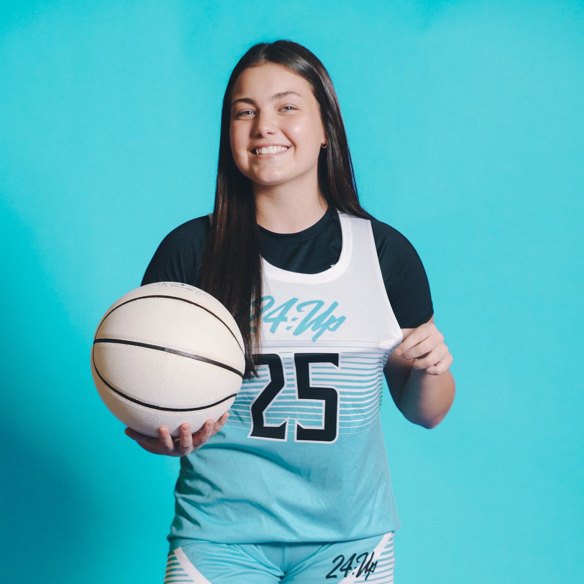 24up_official's tweet photo. 16U UA Rise defeat Over The Edge 16U Lady P32, 59-56 to advance to the @PrepGirlsHoops Great Lakes Region Finals Championship ‼️

@25Gabypritchard - 15 pts, 2 reb, 2 ast 
@abriella_11 - 12 pts, 2 reb, 2 ast, 1 stl
@PeytonCochenet - 10 pts, 10 reb, 2 ast, 2 stl, 1 blk https://t.co/gFTKegCoMH