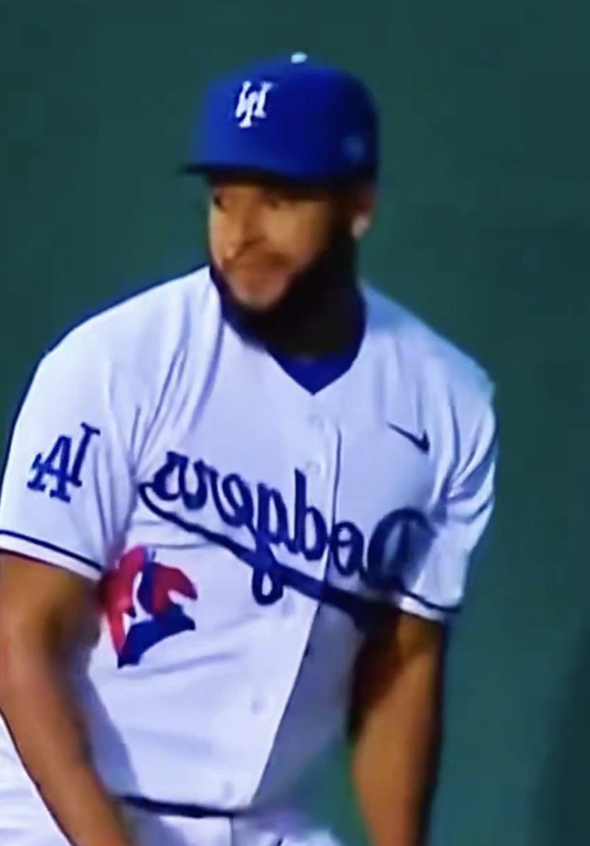 parryopolis's tweet photo. @Gitmo99 What in the rob manfred AI hell is this? https://t.co/v2bUoLpHLe