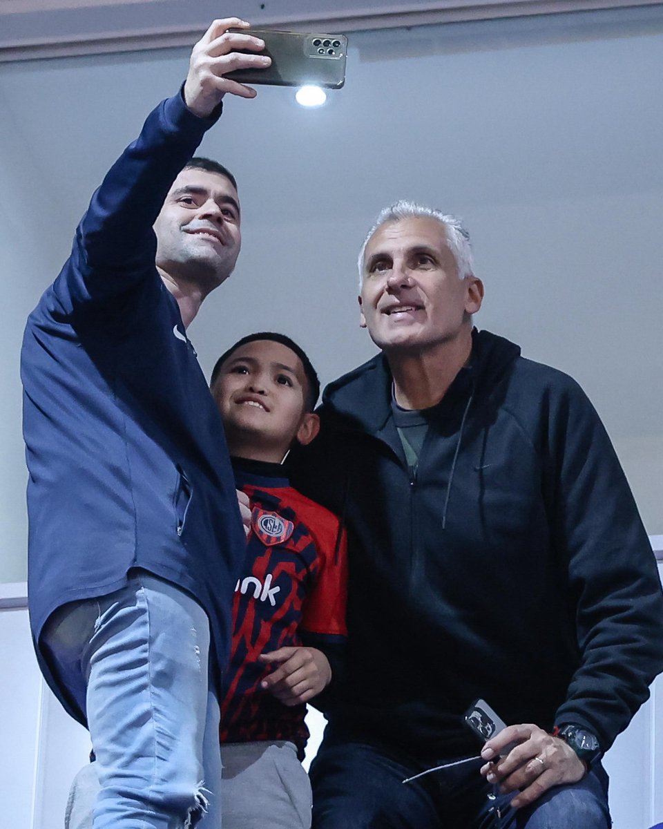 CASLAFutsal's tweet photo. Galería de una linda noche de Futsal en el Pando, con el aliento de la gente, con muchos goles y con victoria del Ciclón.

Marcelo Culotta, el nuevo presidente electo, estuvo en el Poli mirando el triunfazo contra Glorias. https://t.co/jmwZtRTO8o