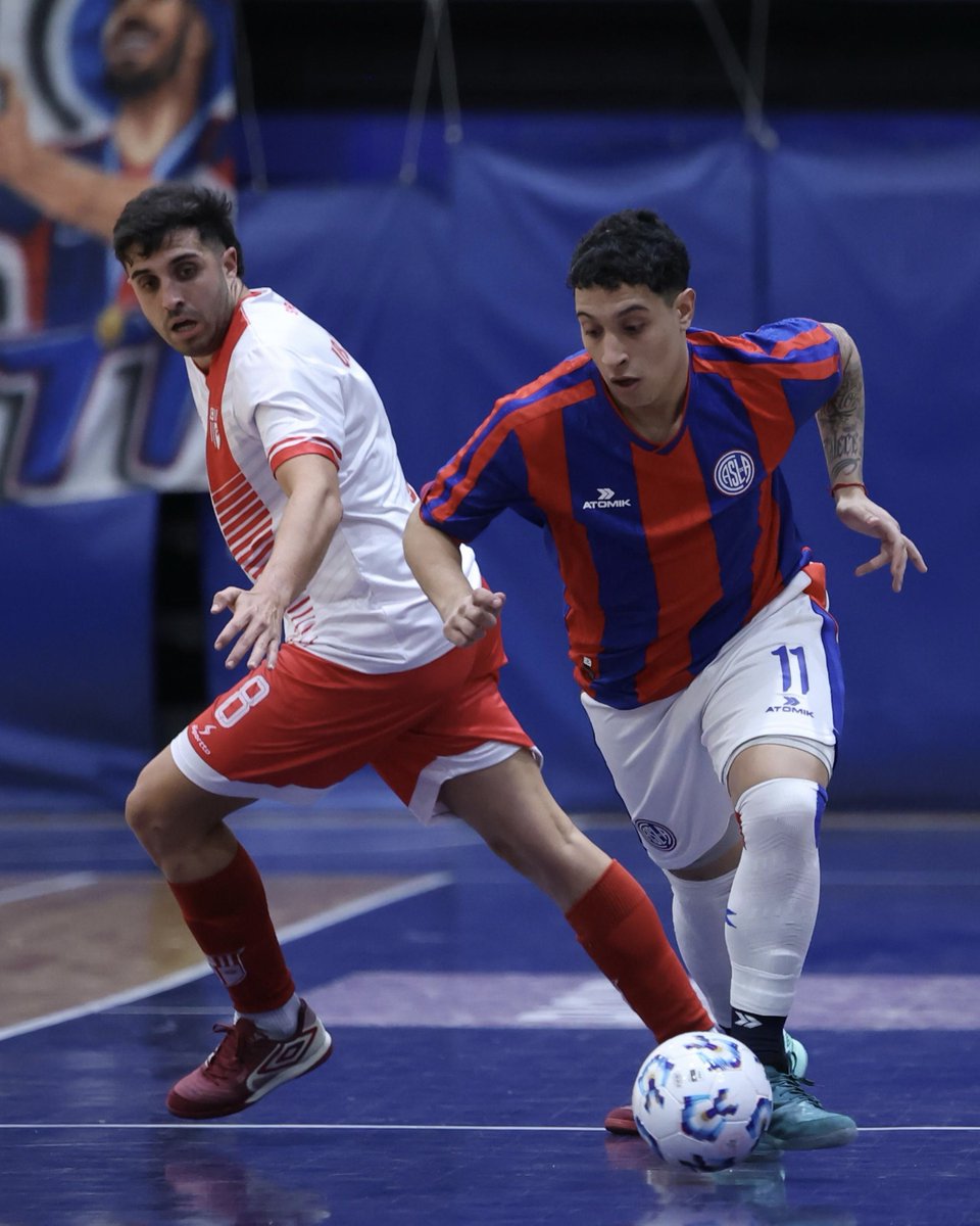 CASLAFutsal's tweet photo. Galería de una linda noche de Futsal en el Pando, con el aliento de la gente, con muchos goles y con victoria del Ciclón.

Marcelo Culotta, el nuevo presidente electo, estuvo en el Poli mirando el triunfazo contra Glorias. https://t.co/jmwZtRTO8o