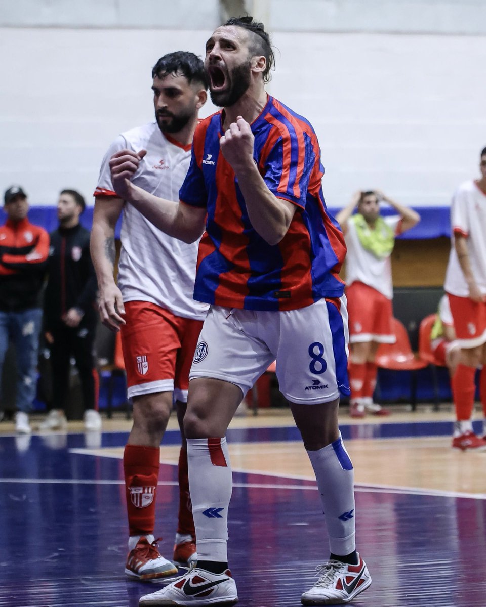 CASLAFutsal's tweet photo. Galería de una linda noche de Futsal en el Pando, con el aliento de la gente, con muchos goles y con victoria del Ciclón.

Marcelo Culotta, el nuevo presidente electo, estuvo en el Poli mirando el triunfazo contra Glorias. https://t.co/jmwZtRTO8o