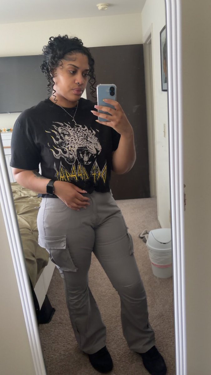 KushyMonroe's tweet photo. Who is she 😍 https://t.co/dMz27QpRNp