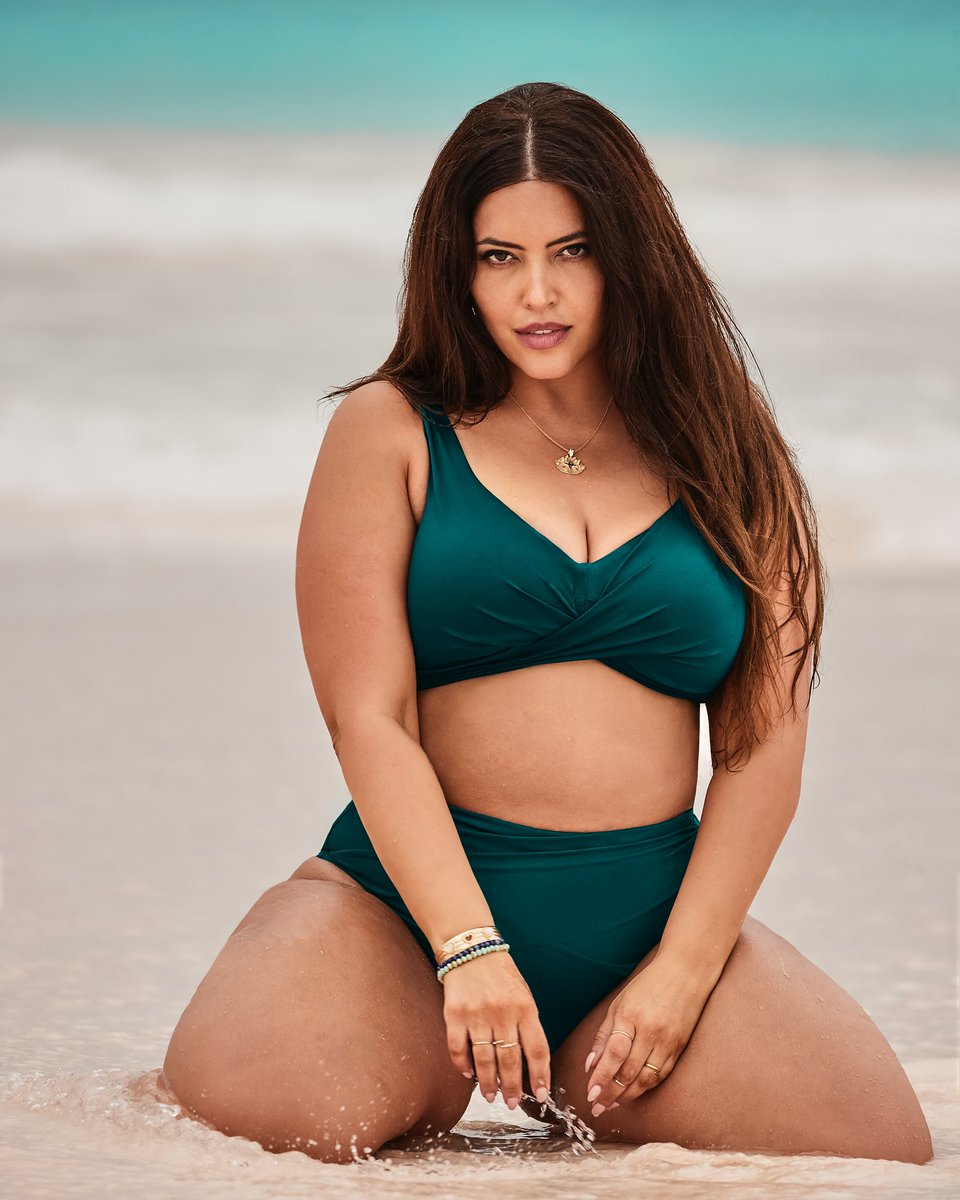 Happiness_297's tweet photo. Name: Denise Bidot 👑✨
Title: The Trailblazing Supermodel
Date of Birth: June 13, 1986
Age: 39 years (as of 2026)
Birthplace: Miami, Florida, USA 🇺🇸
Nationality: American (Puerto Rican & Kuwaiti descent)
​📏 Physical Stats:
​Height: 5’9” (175 cm)
​Eye Color: Dark Brown 🤎
​Hair Color: Dark Brown 🖤
​🎓 Background & Breaking Barriers:
Denise started her journey in Hollywood aiming to be an actress but was told to lose weight. Refusing to change, she transitioned into modeling and made history in 2014 as the first plus-size model to walk multiple runways at New York Fashion Week for straight-size brands. She launched the "There is No Wrong Way to be a Woman" movement, becoming a global icon for self-love.
​💼 Career Highlights:
​Profession: International Fashion Model | TV Personality | Activist
​Major Campaigns: The face of top global brands like Target, Forever 21, Levi's, and Nordstrom.
​TV Presence: Appeared as a main judge on NuvoTV’s Curvy Girls and featured in major reality shows, turning her powerful voice into a massive digital brand.