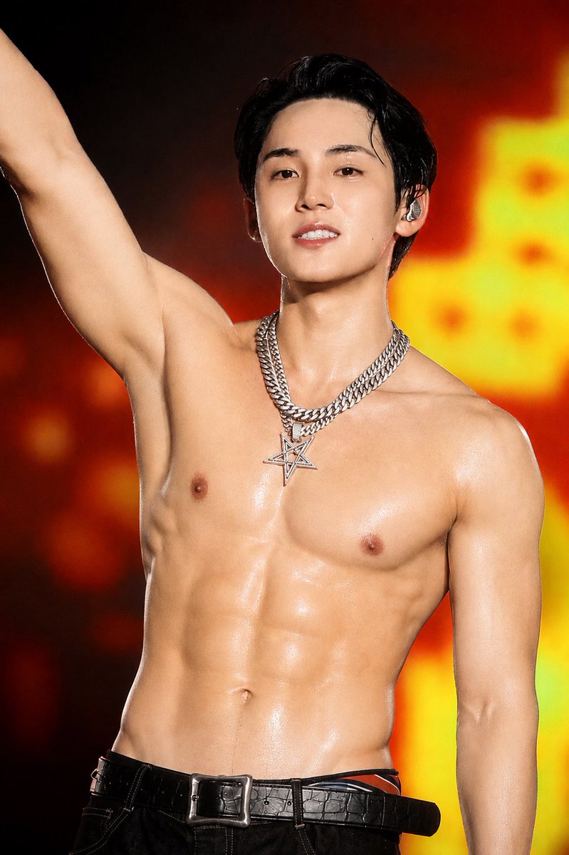 king_gyunix256's tweet photo. Nothing beat the real hotness #MINGYU #HOT #seventeen 🔥💪🏻😎 https://t.co/nuBDWSxSei