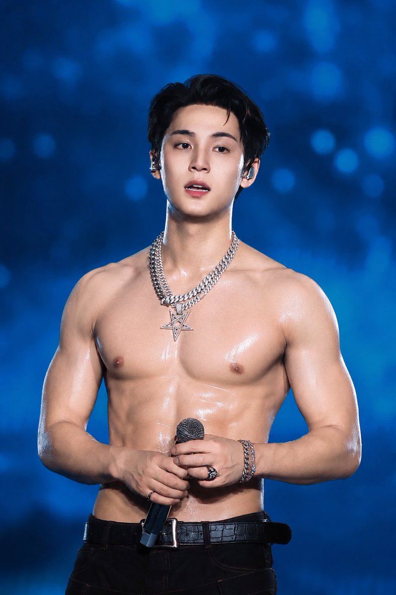 king_gyunix256's tweet photo. Nothing beat the real hotness #MINGYU #HOT #seventeen 🔥💪🏻😎 https://t.co/nuBDWSxSei