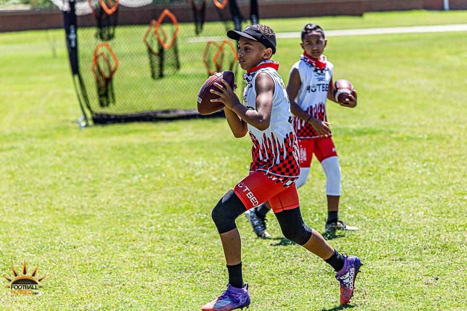 Brandon_Odoi's tweet photo. We do an elite 11 type event for middle schoolers every year. The goal is training for days like this. Maximum exposure. #AlphaDogs #hotbedworld @Future4QB https://t.co/ljucZTDTDM