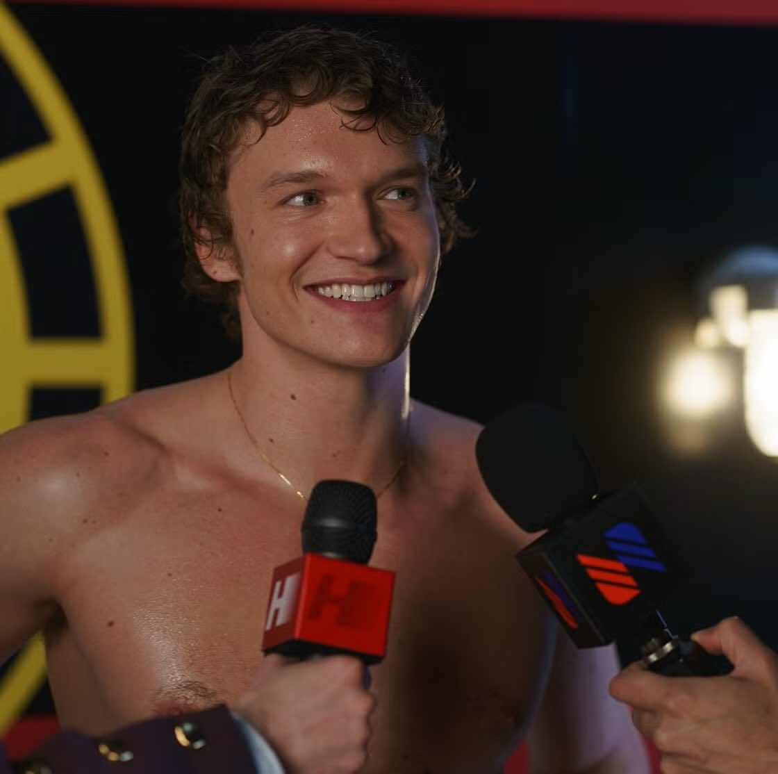 BuzzingPop's tweet photo. Hudson Williams dedicates his first-ever Canadian Screen Award to co-star Connor Storrie:

“If I could cut this award down the middle, I would because if these gay yearning little bottom eyes didn’t have a big sexy Russian to feast upon, my performance wouldn’t be as good. To the honorary Canadian Connor Storrie, I share this award with you.”