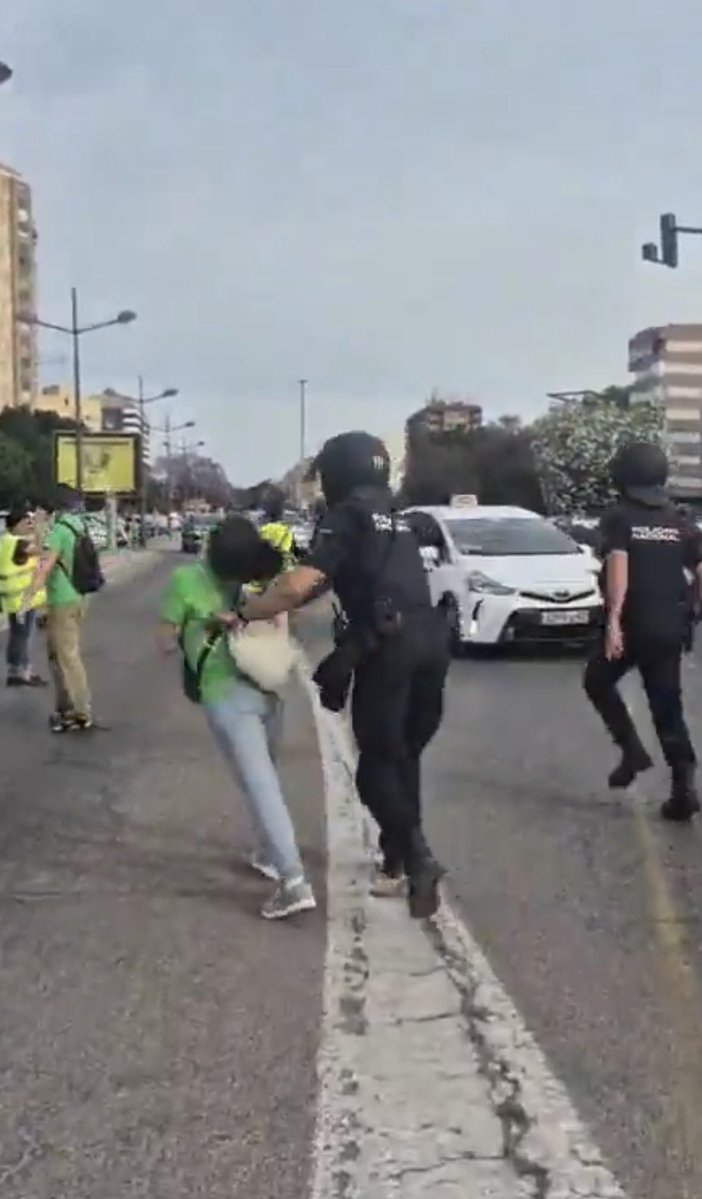 Sergio_br9's tweet photo. si sabemos lo que sois no hace falta que hagáis el ridículo https://t.co/6YI9TGEyQN