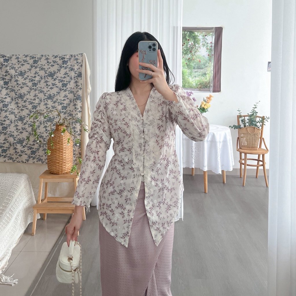 chaerishluv's tweet photo. look at these kebaya collections, so elegant and gorgeous, perfect for a pretty girl like you 🥺🎀

https://t.co/wZZuuXWekG https://t.co/OmK54U21Qi