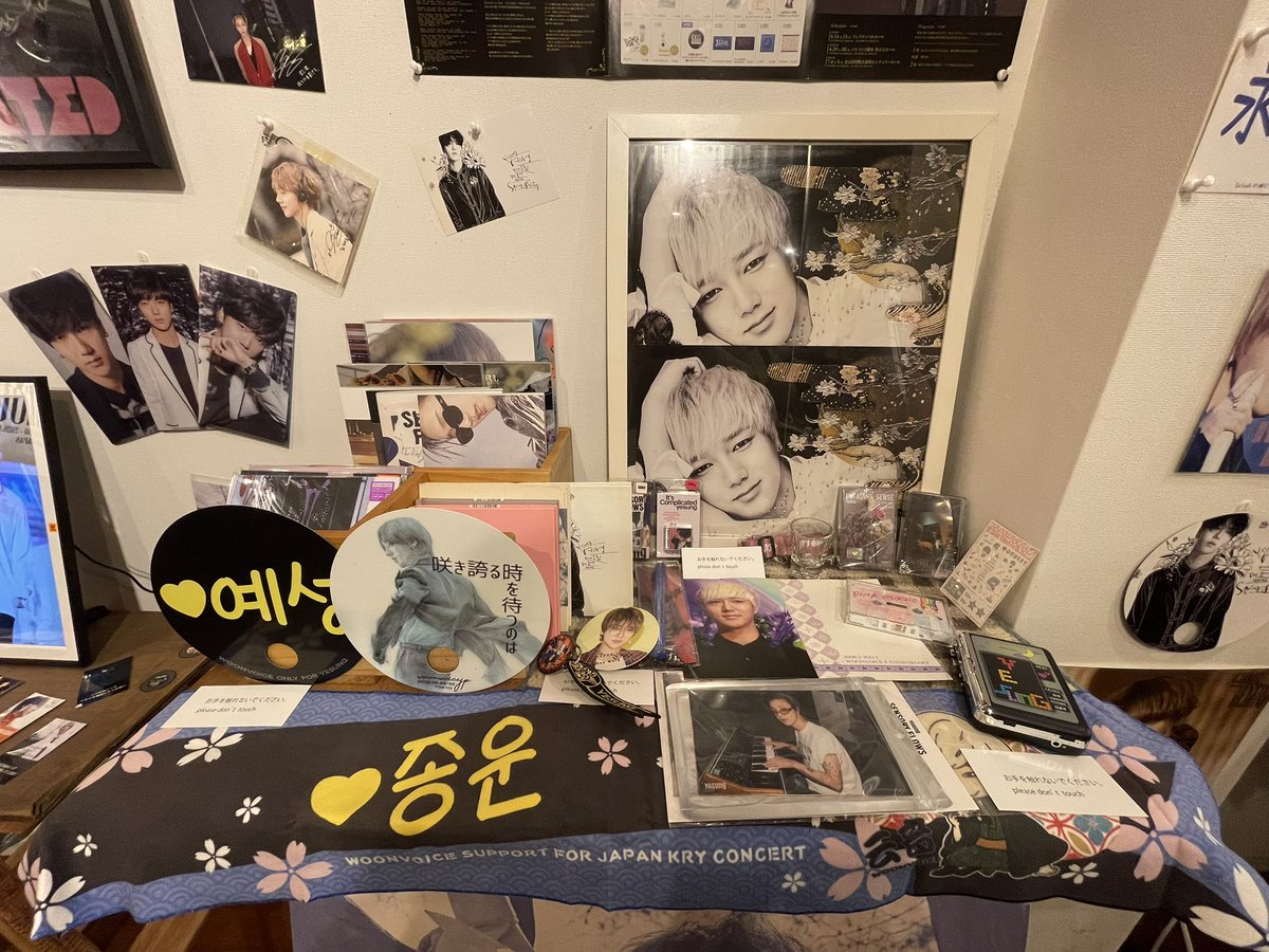 Yumikoxx's tweet photo. 時差post…5/30は『WOONVOICEJP EXHIBITION』へ。
展示物見てたら目うるうるしてきちゃって。たくさんのイェソンさんに囲まれる幸せ空間だったのと懐かしい物もたくさんだったからかな。スタッフさん達も優しくとても心地いい時間を過ごせました→
@woonvoicejp 
#咲き誇る時を待つのは #YESUNG #예성 https://t.co/JaWOXaAFEk