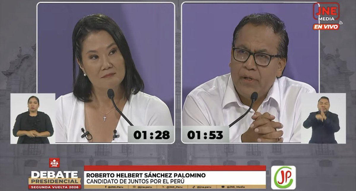 ricardoguerrab's tweet photo. #Elecciones
Roberto #Sánchez, de Juntos por el Perú, EVITA responder DIRECTA Y TEXTUALMENTE a la pregunta si en su eventual Gobierno estará #Antauro #Humala. Habló de Boluarte y otras cosas. Fujimori le recordó declaraciones al cierre de la contienda para primera vuelta. https://t.co/D0l0YJnUUy