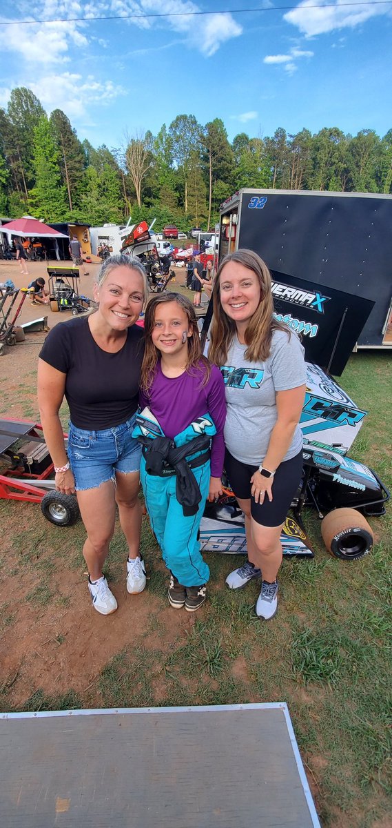 CkrKart's tweet photo. Three teachers from Elayna's school (Friedberg Elementary  Winston-Salem NC)  Mr Idol, Mrs Clodfelter and Mrs Killebrew all took time out of their busy schedules to come out and cheer Elayna on last night!
Thank you! https://t.co/9sQqfWMCt5