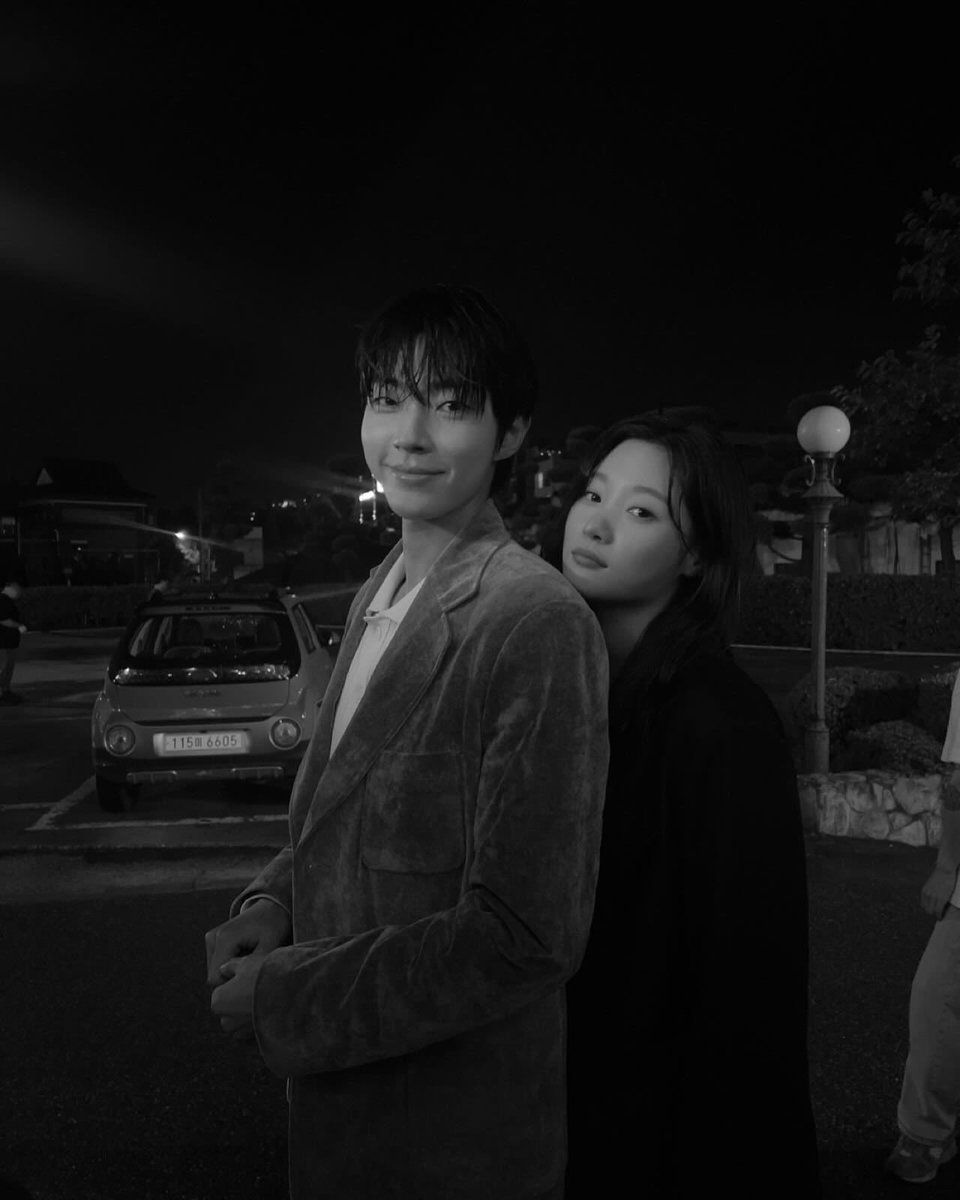 paulhyoseop's tweet photo. bahkan gue masih nyimpen foto mereka di galeri 🧎🏻‍♀️ https://t.co/oCSSB7e1Cp