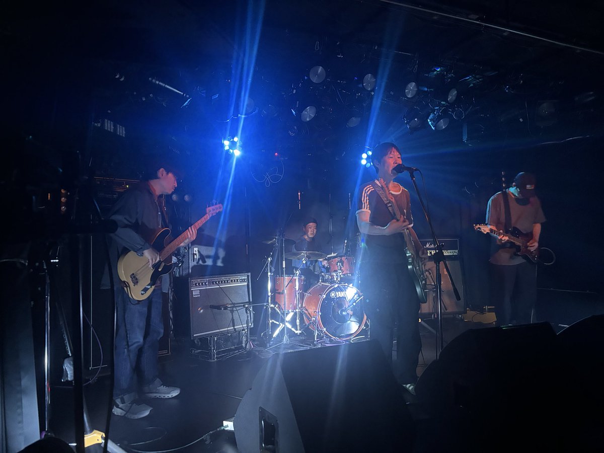 q2BTNTONa2Gcsyy's tweet photo. 5/30(土) PADOMA

zzzaam(from 韓国)
sore'078
SUSPIX(from 韓国)
Qu

韓国からの2バンドの良い意味、正反対な表現。かっこよさ、かわいさ🤭

sore'078、ライブ映え、観る人の心を弾ませる表現。音、声の重なりと笑顔。

Qu、重厚なのに軽やか。音の渦。

出会い。再会。
良い夜でした。 https://t.co/U3wds7tU7y
