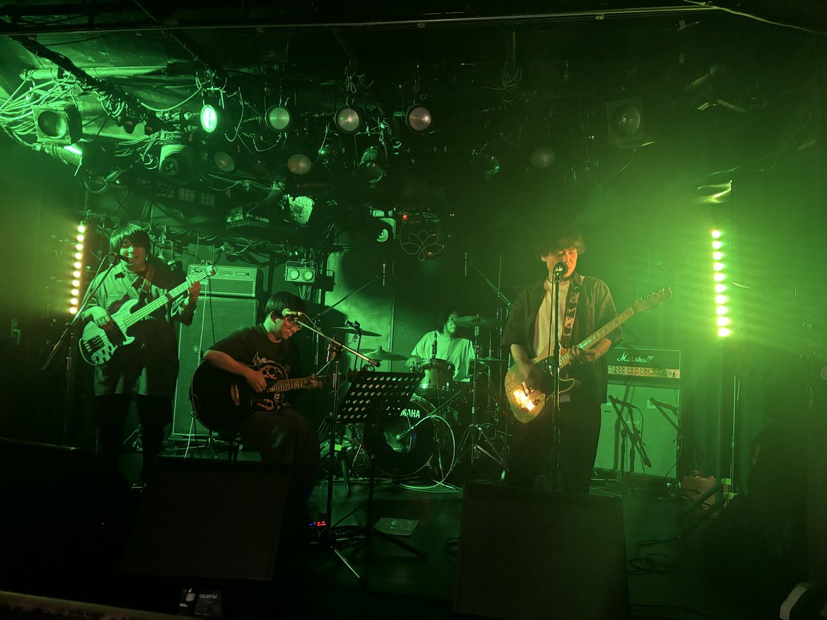 q2BTNTONa2Gcsyy's tweet photo. 5/30(土) PADOMA

zzzaam(from 韓国)
sore'078
SUSPIX(from 韓国)
Qu

韓国からの2バンドの良い意味、正反対な表現。かっこよさ、かわいさ🤭

sore'078、ライブ映え、観る人の心を弾ませる表現。音、声の重なりと笑顔。

Qu、重厚なのに軽やか。音の渦。

出会い。再会。
良い夜でした。 https://t.co/U3wds7tU7y