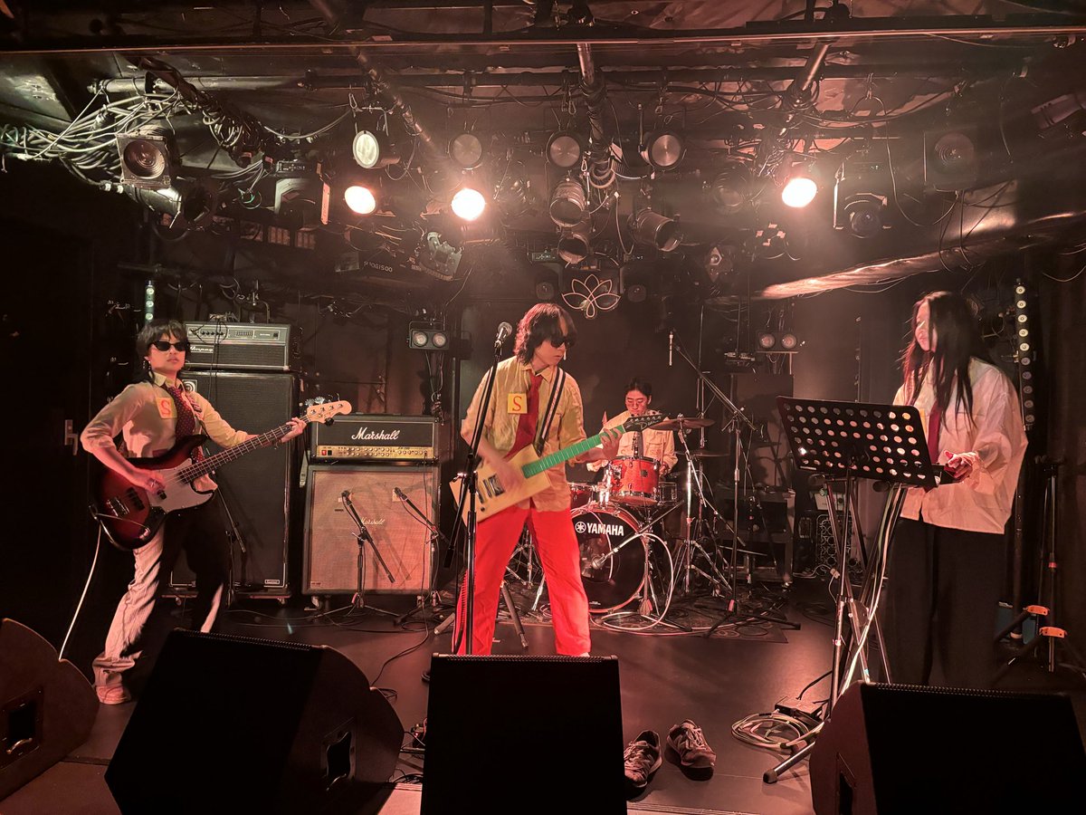 q2BTNTONa2Gcsyy's tweet photo. 5/30(土) PADOMA

zzzaam(from 韓国)
sore'078
SUSPIX(from 韓国)
Qu

韓国からの2バンドの良い意味、正反対な表現。かっこよさ、かわいさ🤭

sore'078、ライブ映え、観る人の心を弾ませる表現。音、声の重なりと笑顔。

Qu、重厚なのに軽やか。音の渦。

出会い。再会。
良い夜でした。 https://t.co/U3wds7tU7y