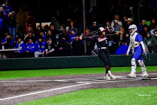 Lace4121's tweet photo. Jordan Woolery just hit that @WeslynMcc HR pose! 💣 https://t.co/wy0Q3szHc5