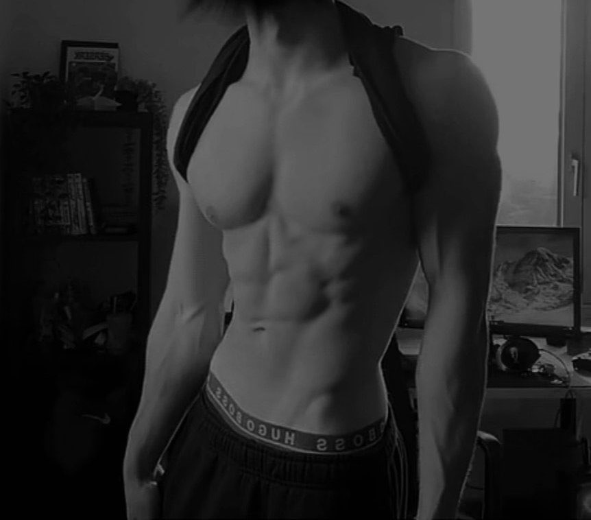 nixhimselff's tweet photo. بسرعه خاص قبل لا انام  #nfsw https://t.co/c20FkMrwZN