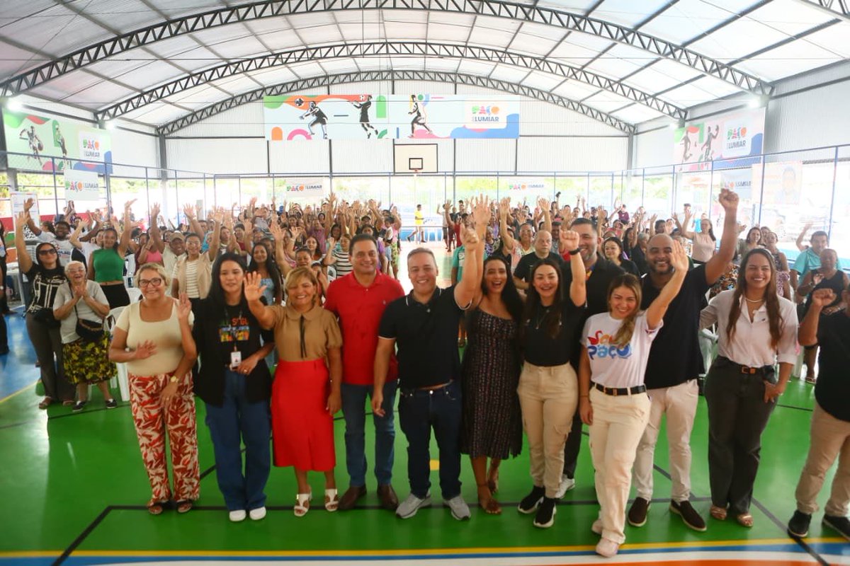 prefpaco's tweet photo. A Semrurb realizou a entrega domiciliar de títulos de propriedade a moradores com dificuldades de locomoção ou questões de saúde. A ação reforça o compromisso da Prefeitura de Paço do Lumiar com a inclusão, a cidadania e o respeito à população. #RegularizaçãoFundiária https://t.co/HUbCa1h6MM