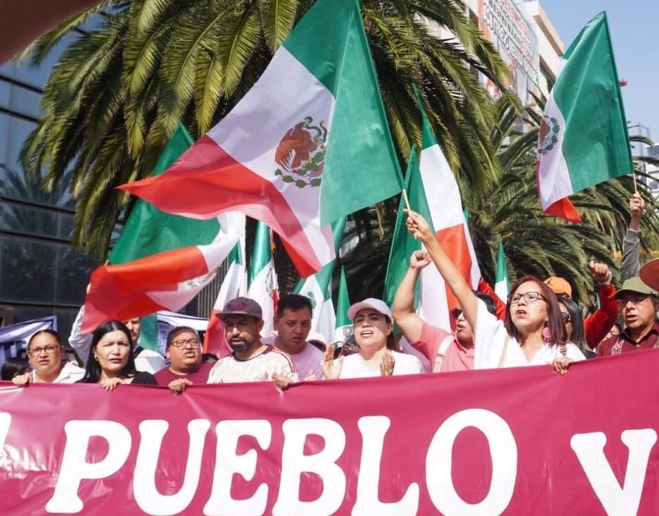 Letamaya's tweet photo. Nos volvimos a encontrar como lo hemos hecho siempre: junto al pueblo, caminando hombro con hombro en la construcción de un México más justo, más humano y más fraterno. 🇲🇽

A dos años del triunfo histórico que llevó por primera vez a una mujer a la Presidencia de México, acompañamos a nuestra presidenta @Claudiashein para escuchar los avances de un gobierno que nació del pueblo y gobierna para el pueblo.

Porque cuando el pueblo está unido, no hay fuerza más grande.

“Amor con amor se paga.”

#ClaudiaDaResultados