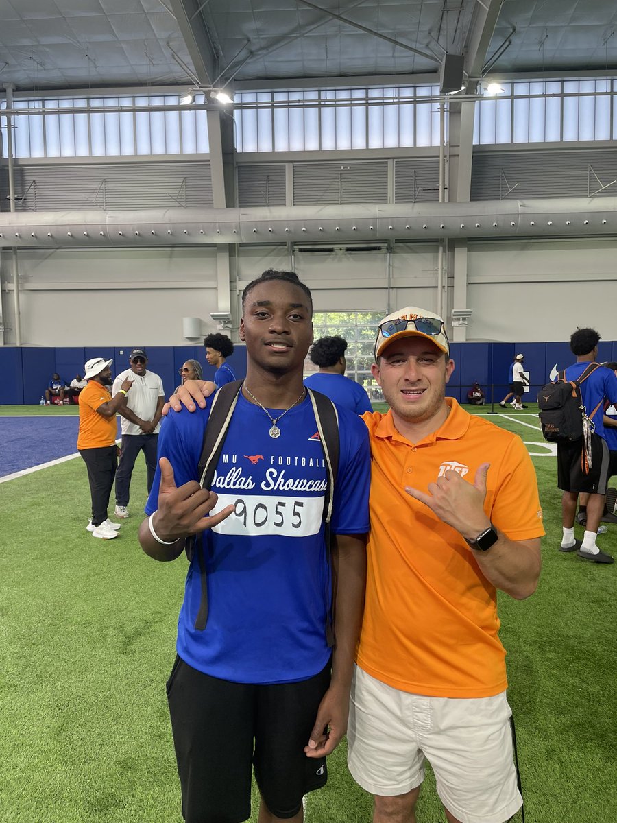 DequaylonC's tweet photo. Blessed to have the opportunity to compete at the SMU Mega Camp and meet with coaches from all levels of college football. Thank you to the UTEP coaching staff for taking the time to evaluate me and provide valuable feedback. Looking forward to continuing to work and improve every day. 💪🏾🏈 #AGTG #SMUMegaCamp #ClassOf2029 #Recruiting @CoachPappalardo