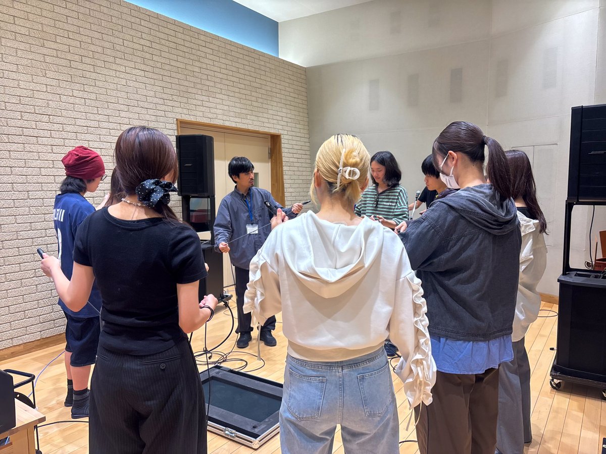 daion_mb's tweet photo. 【公式】
┌┐
└■ #MB_Diary 2026-vol.13-
《機材セッティング》

2年生の授業「録音技術基礎Ⅰ」の
授業の様子を写真でお届けします✨📸

ライブを想定した機材のセッティングから
マイクチェックまでの流れを
実践的に学びました🎤 https://t.co/G4JrmK3P1t