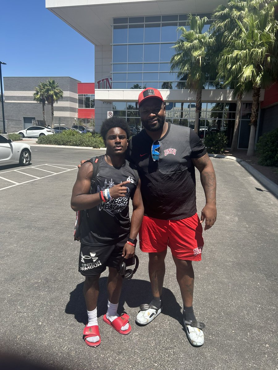XanderLeaks25's tweet photo. Extremely thankful for the opportunity to compete and learn from great coaches. Grateful for the exposure, the feedback, and everyone who took the time to watch me work.

#AGTG #Classof2027 #TheLo #lvmegacamp https://t.co/vinN11FRlH