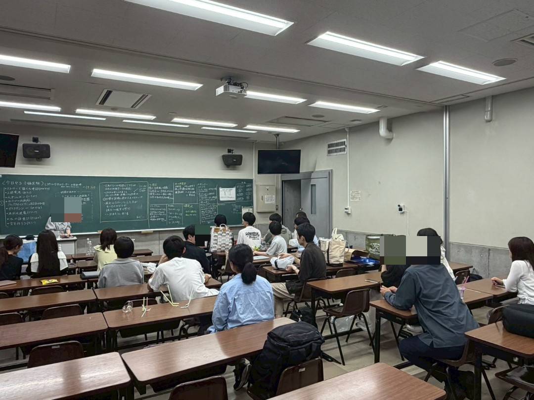 TGU_Aggressive's tweet photo. 5/26(火)の定例会では、小金井祭に向けた予備実験を行いました。

何種類もの実験案を用意し、小金井祭に来てくれる方に楽しんでもわうため、問題点を洗いだし案を絞っています。厳選された実験の数々、
お楽しみに

(ひろと🐙) https://t.co/XVxKA0Qq5N