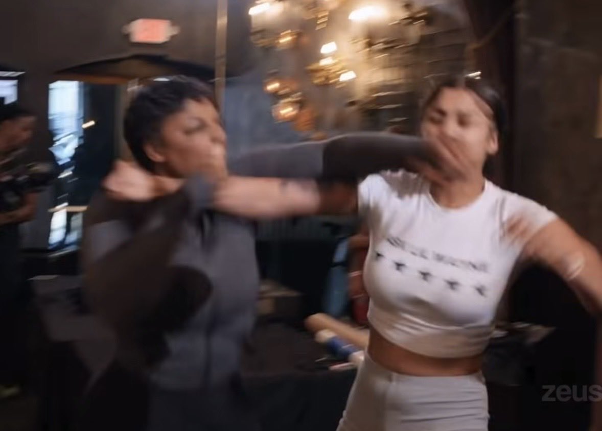 Etheriobonae's tweet photo. FACE SHOTS FACE SHOTS AHAHAH #BaddiesUSA https://t.co/stwhtxbaqx