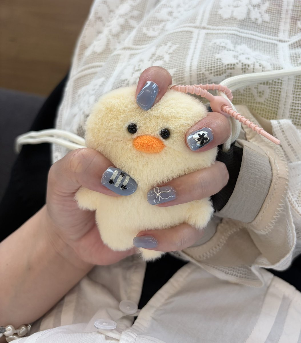 srn__camera's tweet photo. 本日のネイル🐥 https://t.co/kcMBxyBLRr
