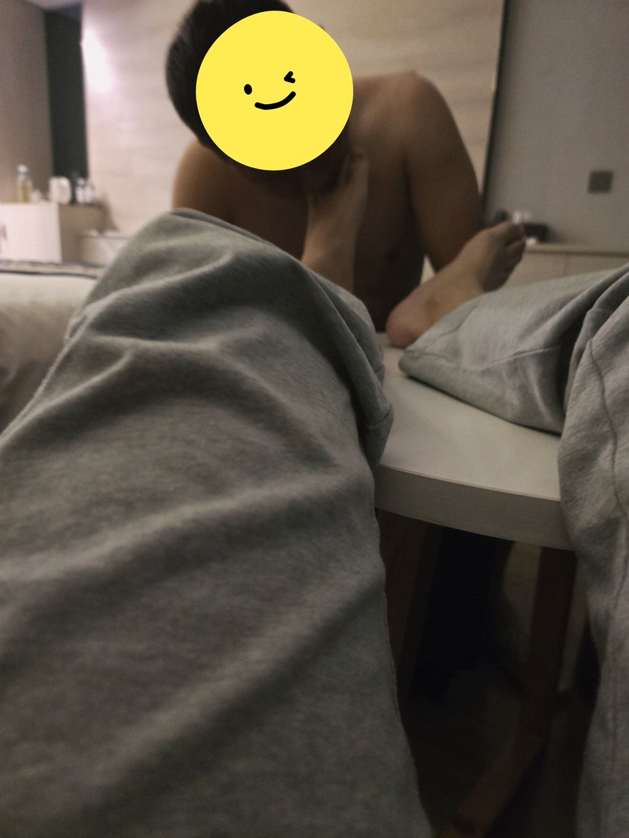 zhaozhaoby's tweet photo. 骚狗洗脚 #舔脚 #恋足 #洗脚 https://t.co/AJsXKyEROQ