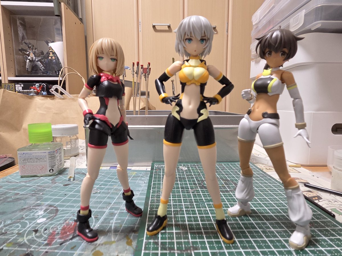 Magetaroh's tweet photo. #今月作ったプラモ晒そうぜ
#ガンプラ
#30MS 
今年も早いものでもう6月！
組み上げたのは以下の3体です
ジェガンD型(ゼネラル・レビル風塗装)
30MS ソウレイ
30MS ティアーシャ（ダリアウェア）
ついに新デザインのさんむすが勢揃いしました！並べた時の満足感がたまりません https://t.co/EVvcyOKQDZ