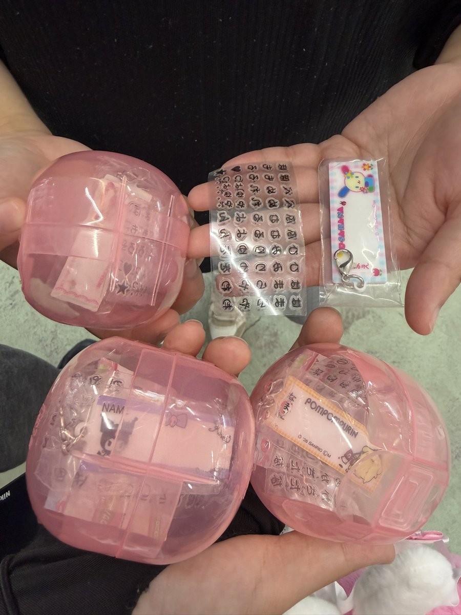 Myio_r's tweet photo. 交換
おなまえアップリケ風 アクリルチャーム サンリオ

譲→ウサハナ マロンクリーム クロミ ポムポムプリン

求→バツ丸 キティ

ハーモニーランドで手渡し優先››郵送での交換
交換可能な方いましたらご連絡くださると幸いです。 https://t.co/l6FQLaK2Fw