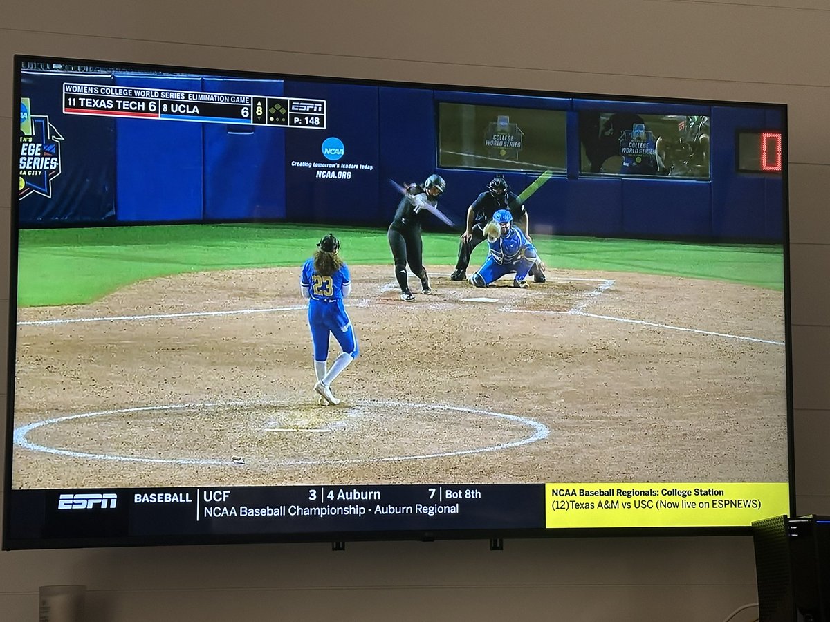 ktrain_11's tweet photo. This game is absolutely bonkers and @jordanwooleryy is an absolute MENACE 😜

@UCLASoftball https://t.co/JLNYVByU7d