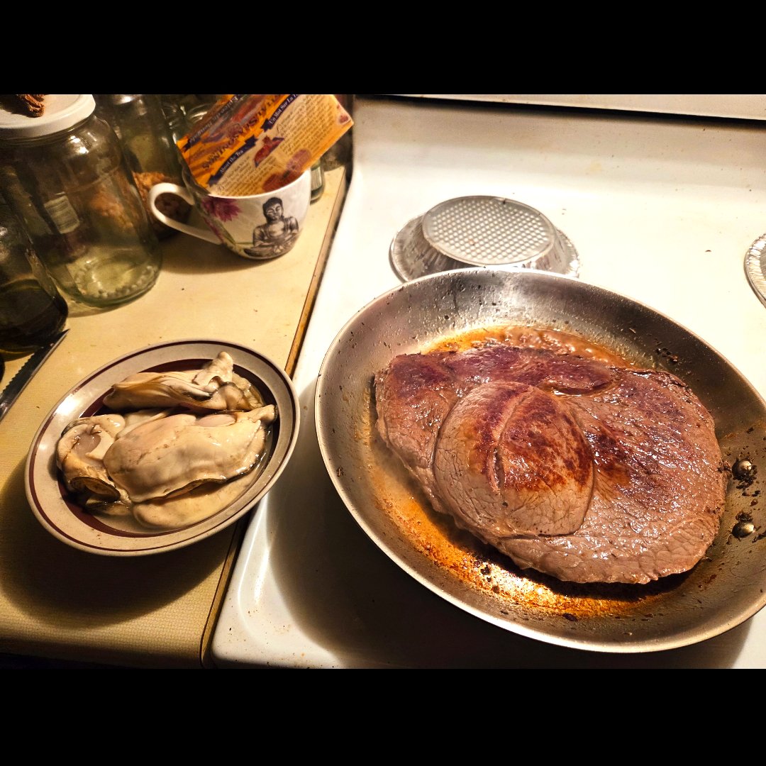 OracleLaura's tweet photo. Big steaks, big oysters &amp; beers, oh my! When you're successful it's important to celebrate your wealth. I ate steak &amp; oysters for an entire week! 
#food #foodie #steak #beef #meatlovers #steaks #oysters #beer #shellfish #cooking #success #successful #wealth #business #money https://t.co/eVAkSic1hp