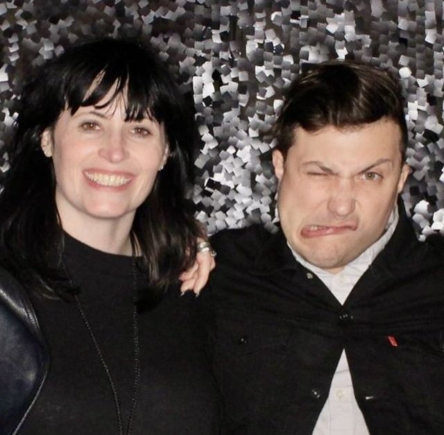 s0mn0lentt's tweet photo. Jamia siempre en las fotos bellísima y bueno, frank siendo frank jajajas 🖤 https://t.co/qVDGYBwDwc