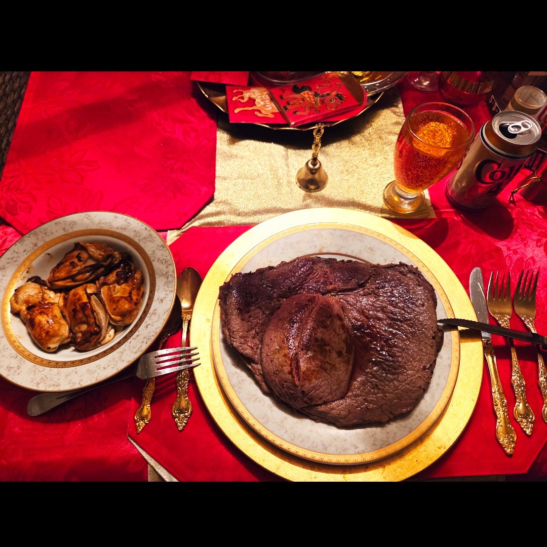 OracleLaura's tweet photo. Big steaks, big oysters &amp; beers, oh my! When you're successful it's important to celebrate your wealth. I ate steak &amp; oysters for an entire week! 
#food #foodie #steak #beef #meatlovers #steaks #oysters #beer #shellfish #cooking #success #successful #wealth #business #money https://t.co/eVAkSic1hp