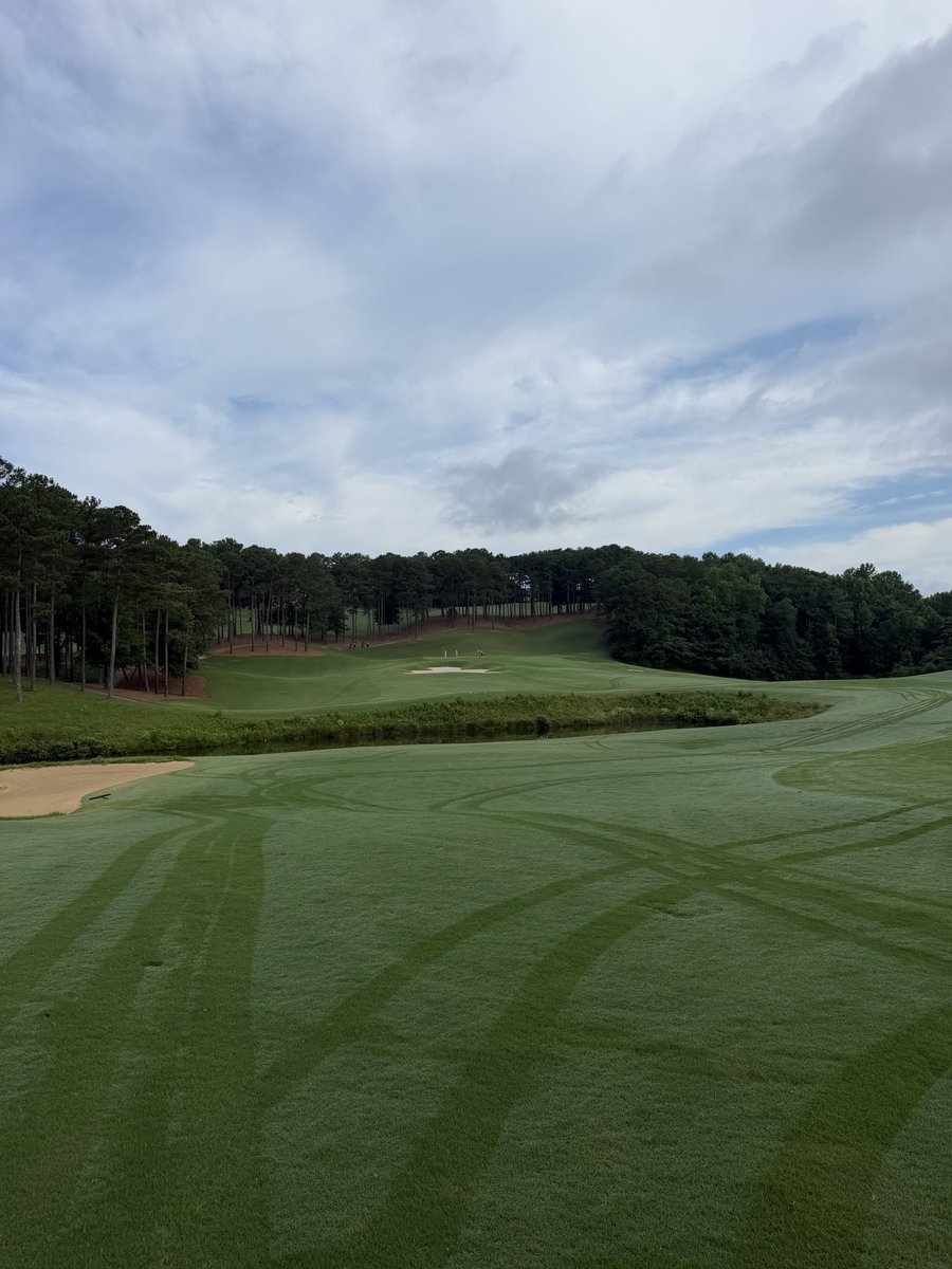 LukeHuckaba's tweet photo. @KTeems87 I played Ross Bridge this morning as well. Finished right before the rain poured. https://t.co/m2l4kKHkhr
